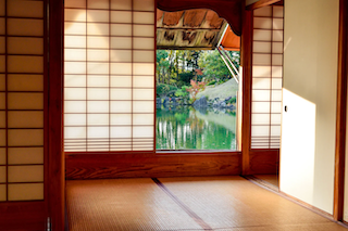 Why Japanese Homes Feel Calm: The Quiet Power of Simplicity and Order